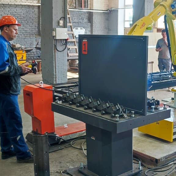 На заводе «Агропромтехника» внедряется сварочный роботизированный комплекс